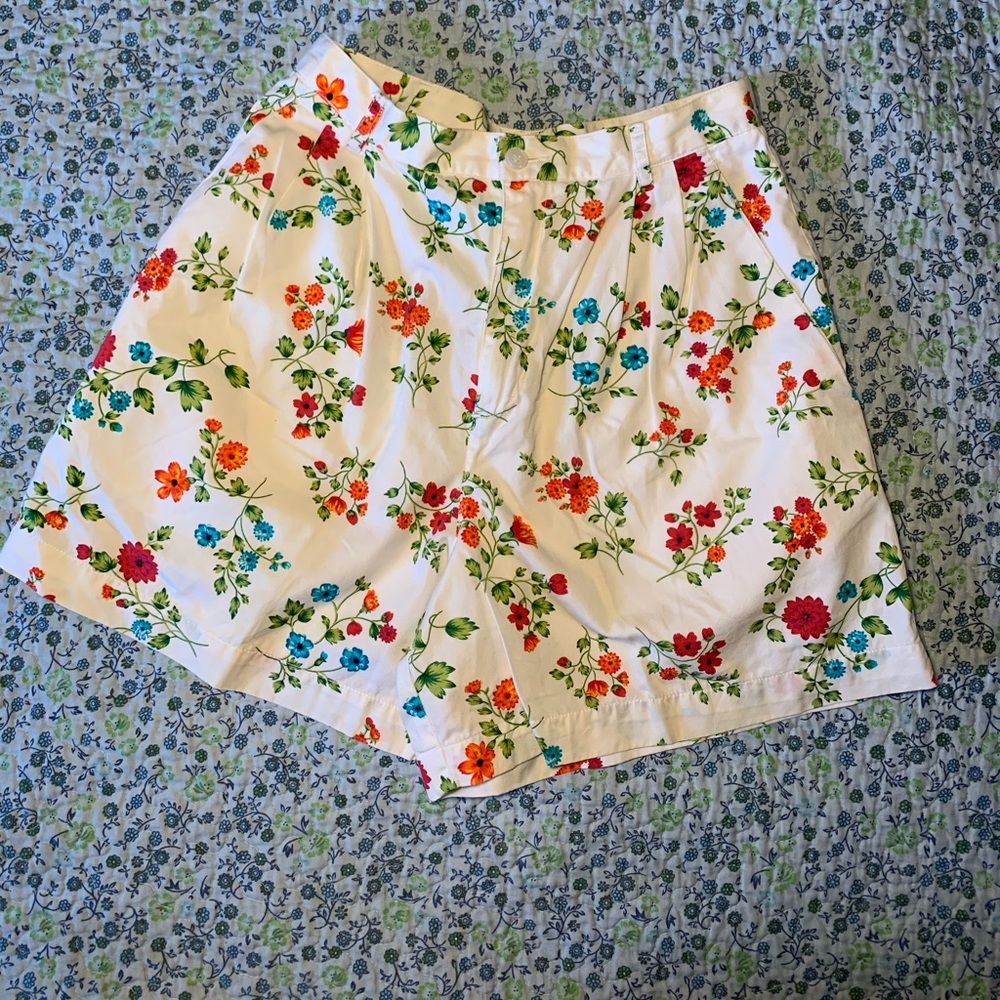 Liz sport shorts floral white high-waist shorts